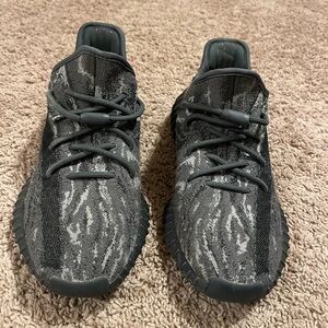Yeezy 350 V2 Adidas 9.5 men’s shoes